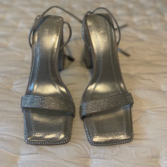SILVER BlOCK HEEL RHINESTONE SANDALS - Picture 2 of 4